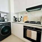 Stylish 1Br In Jvc Balcony, Pool & Free Parking