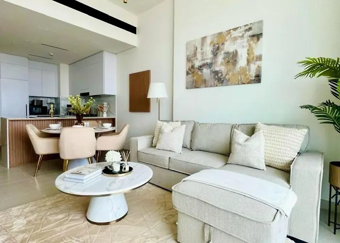 Stylish 1Br In Jvc Balcony, Pool & Free Parking