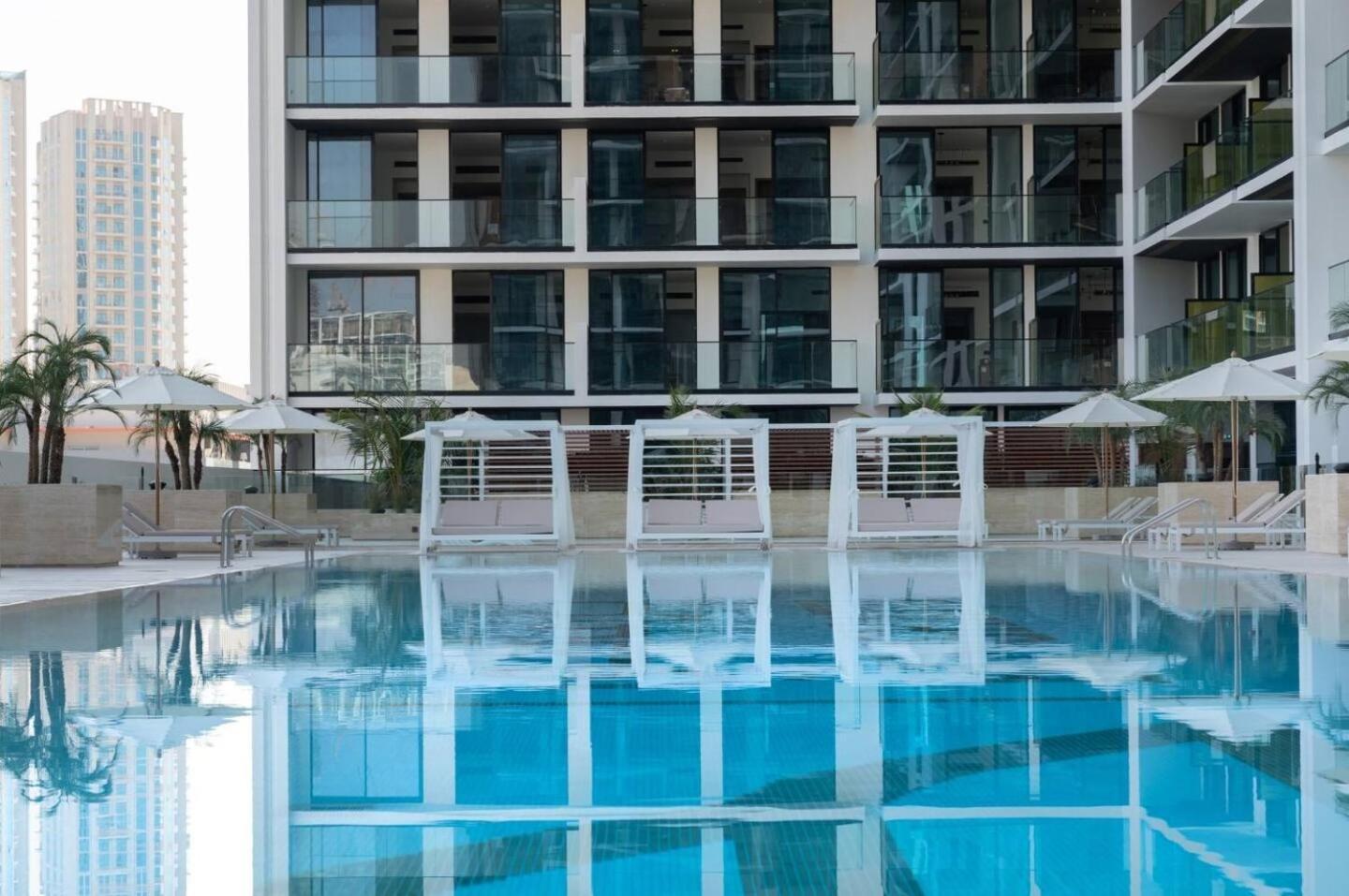 Apartment Stylish 1br In Jvc Balcony, Pool & Free Parking *