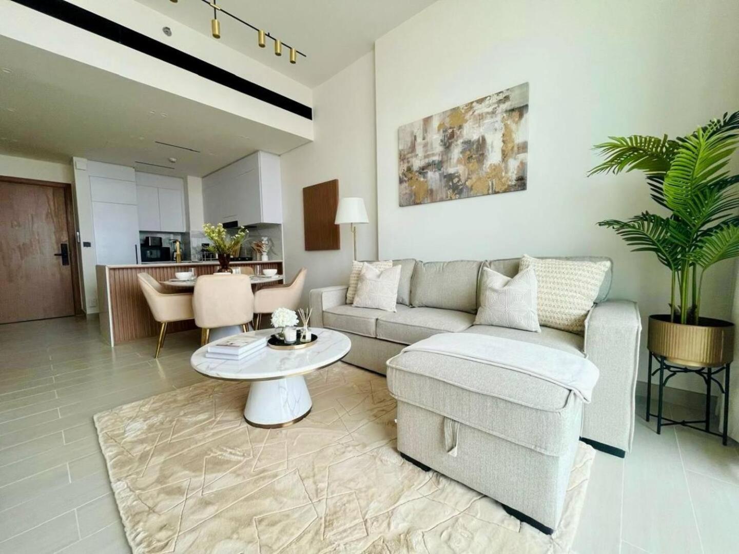 Apartment Stylish 1br In Jvc Balcony, Pool & Free Parking *