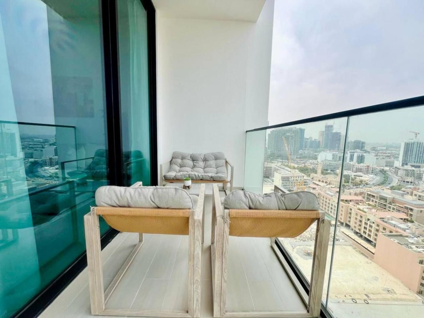 Stylish 1br In Jvc Balcony, Pool & Free Parking Apartment