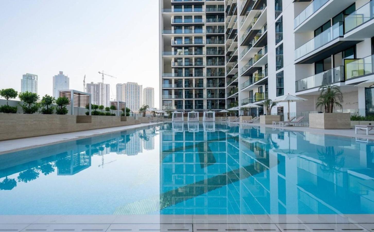Apartment Stylish 1br In Jvc Balcony, Pool & Free Parking